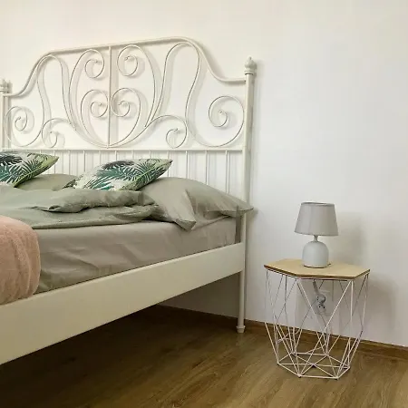New Old City-break Apartment